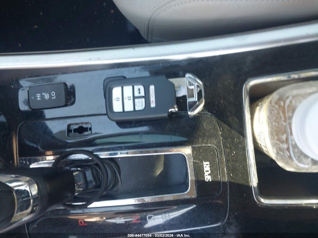 Auction sale of the 2017 Honda Accord Hybrid Touring, vin: JHMCR6F71HC013827, lot number: 44477054