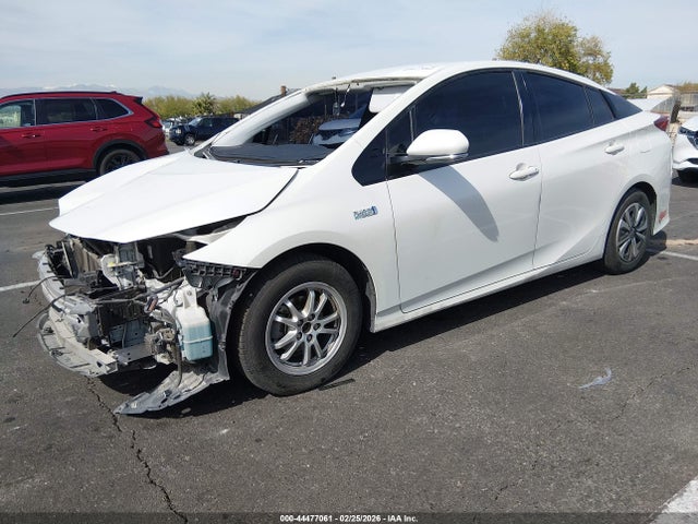 Toyota Prius Prime Premium 2017 JTDKARFP6H3062897 Image 2