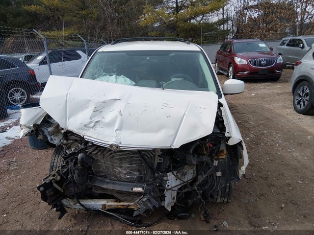 2008 Chrysler Town & Country Touring მანქანა იყიდება აუქციონზე, vin: 2A8HR54P38R817325, აუქციონის ნომერი: 44477074