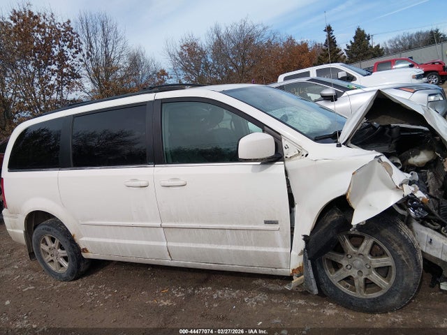 2008 Chrysler Town & Country Touring მანქანა იყიდება აუქციონზე, vin: 2A8HR54P38R817325, აუქციონის ნომერი: 44477074