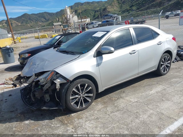 Toyota COROLLA SE 2018 5YFBURHE3JP836877 Image 2