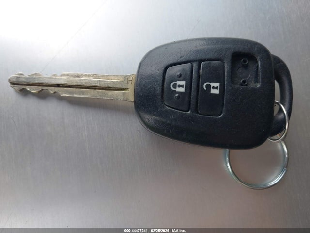 2T3ZFREV6HW393203 Toyota RAV4 LE