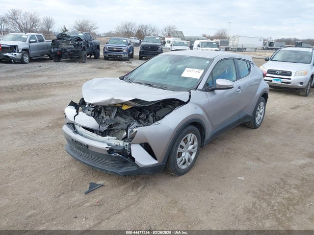 Toyota C-HR LE 2019 JTNKHMBX4K1022675 Image 2