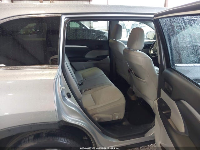 5TDZKRFH1FS120107 Toyota Highlander Le Plus V6