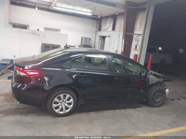 JTDEPMAE8NJ221057 Toyota COROLLA LE