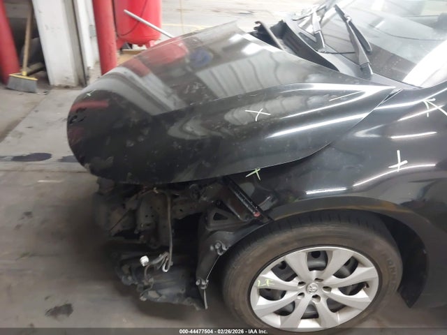 JTDEPMAE8NJ221057 Toyota COROLLA LE