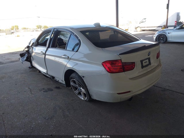 2014 BMW 320I WBA3B1C58EK132873 Photo 2