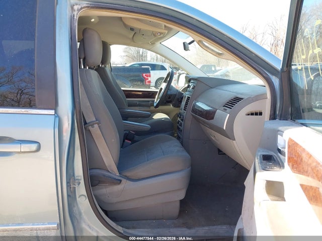 44477544 :رقم المزاد ، 2A4RR5D13AR306849 vin ، 2010 Chrysler Town & Country Touring مزاد بيع