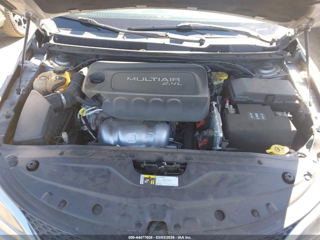 44477608 :رقم المزاد ، 1C3CCCAB8FN633125 vin ، 2015 Chrysler 200 Limited مزاد بيع
