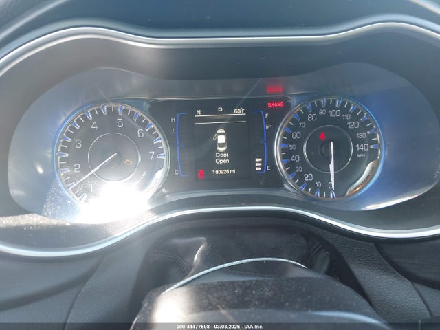 44477608 :رقم المزاد ، 1C3CCCAB8FN633125 vin ، 2015 Chrysler 200 Limited مزاد بيع