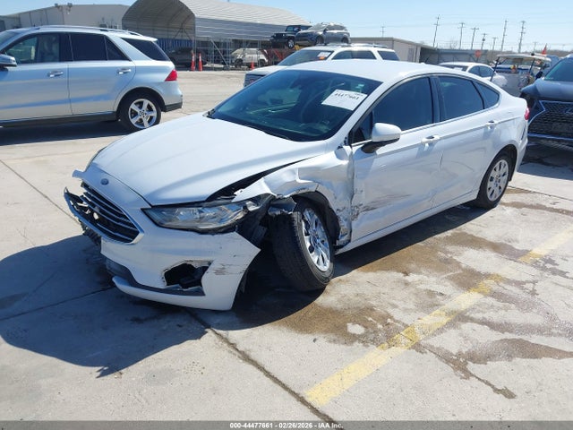 Ford FUSION S 2019 3FA6P0G76KR231602 Image 2