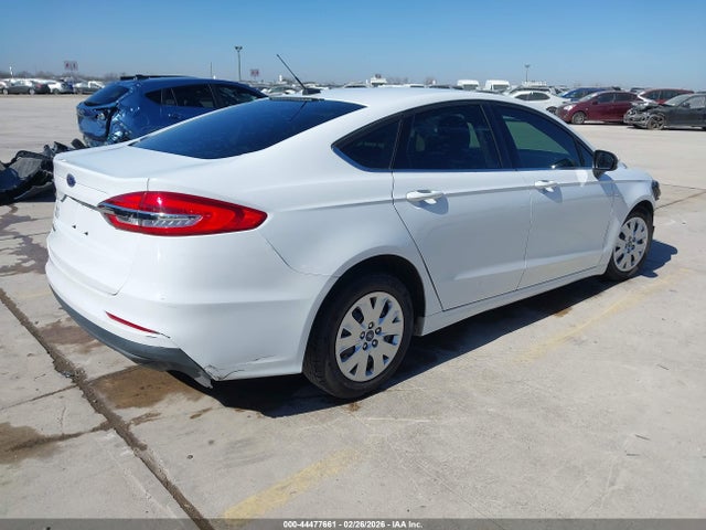 Ford FUSION S 2019 3FA6P0G76KR231602 Image 4