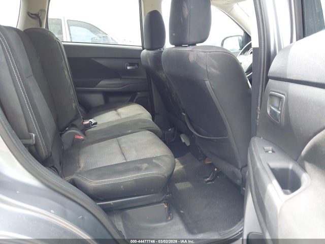 Продаж на аукціоні авто 2018 Mitsubishi Outlander Es, vin: JA4AD2A3XJZ053082, номер лоту: 44477746
