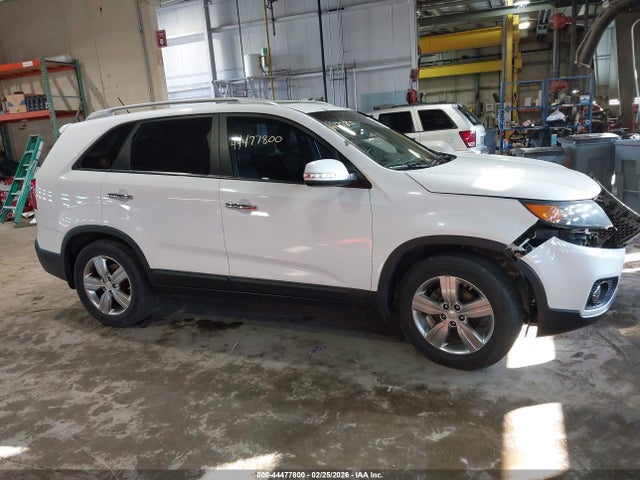 2013 Kia Sorento Ex მანქანა იყიდება აუქციონზე, vin: 5XYKU4A63DG408225, აუქციონის ნომერი: 44477800