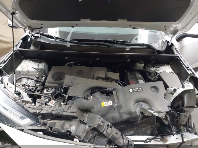 2T3G1RFV4RW434398 Toyota RAV4 LE