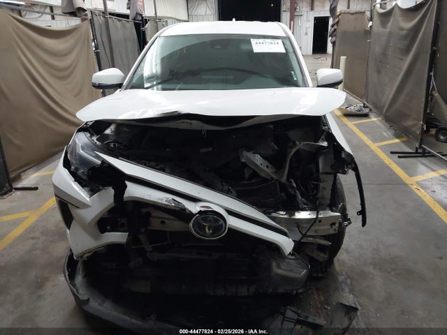 2T3G1RFV4RW434398 Toyota RAV4 LE