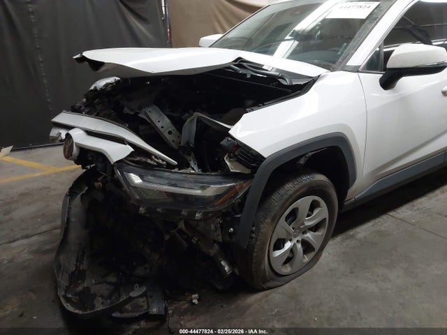 2T3G1RFV4RW434398 Toyota RAV4 LE
