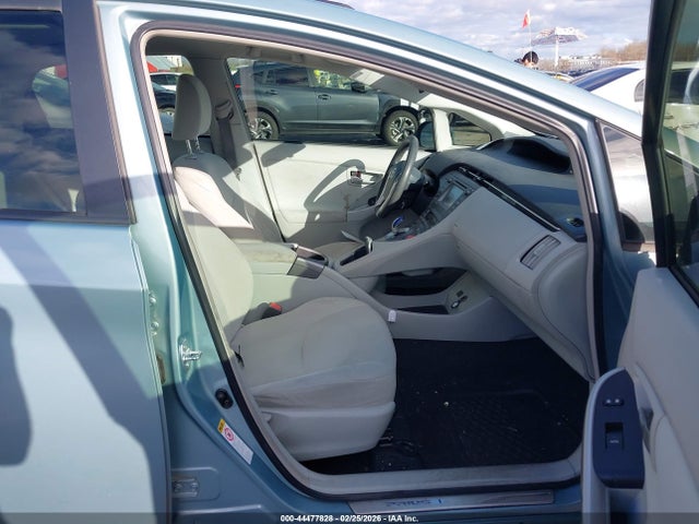 Toyota Prius Three 2014 JTDKN3DU8E1783014 Image 5