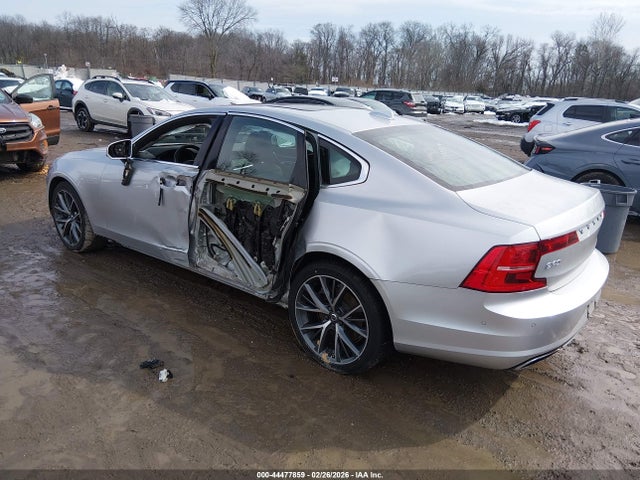 2018 VOLVO S90 LVY992MK5JP033081 Photo 2