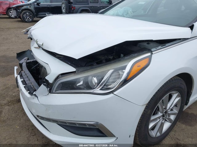 Hyundai SONATA SE 2015 5NPE24AF3FH137410 Image 18