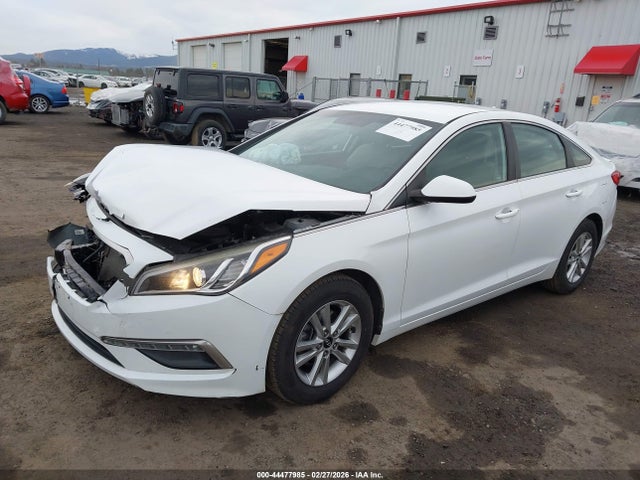 Hyundai SONATA SE 2015 5NPE24AF3FH137410 Image 2