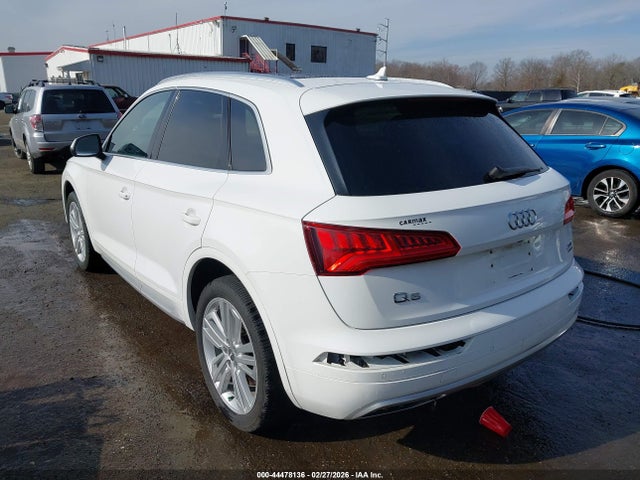44478136 :رقم المزاد ، WA1CNAFY6J2125313 vin ، 2018 Audi Q5 2.0t Premium/2.0t Tech Premium مزاد بيع