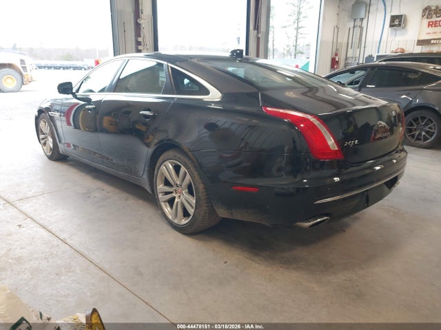 2016 JAGUAR XJ SAJWJ2GD7G8V96698 Photo 2
