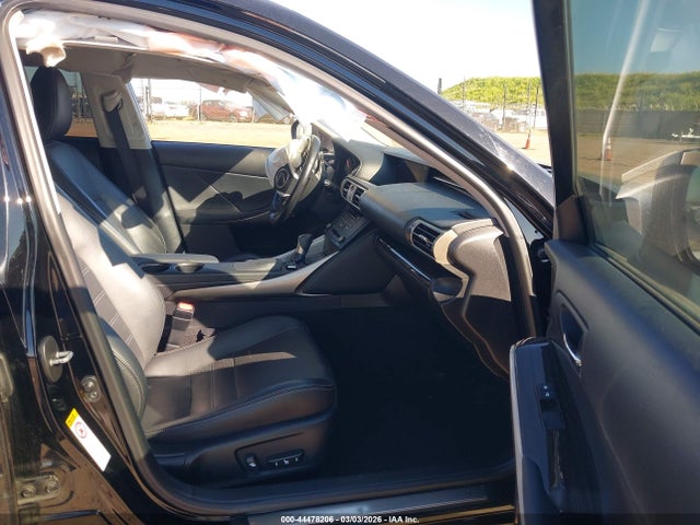 Lexus IS 200T 2016 JTHBA1D20G5003760 Image 5
