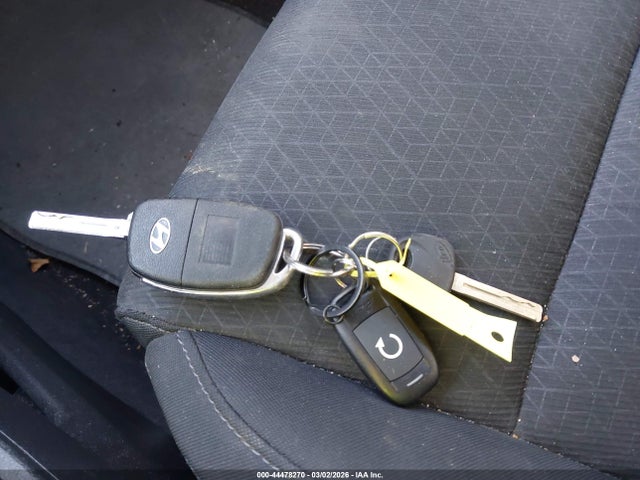 KM8J3CA41GU036325 Hyundai TUCSON SE