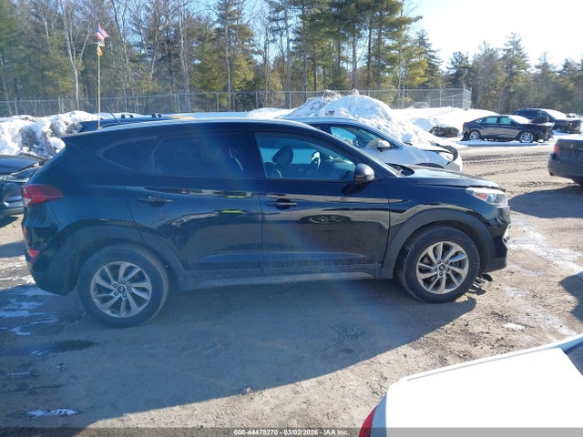 KM8J3CA41GU036325 Hyundai TUCSON SE