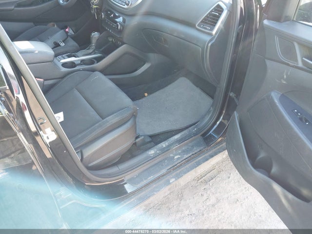 KM8J3CA41GU036325 Hyundai TUCSON SE