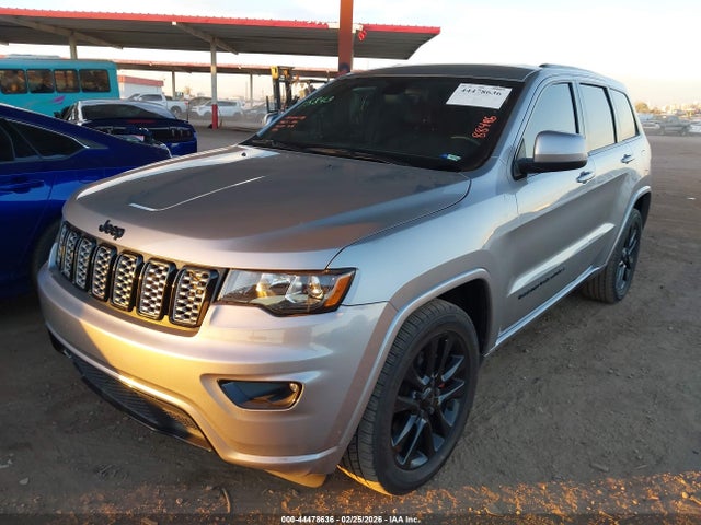 1C4RJEAG8JC125583 Jeep Grand Cherokee Altitude 4x2