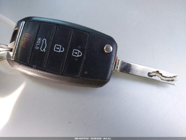 5XXGT4L33JG261741 KIA Optima Lx