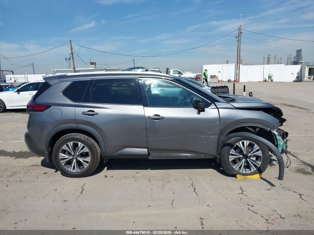 5N1AT3BA1MC789133 Nissan Rogue Sv Fwd