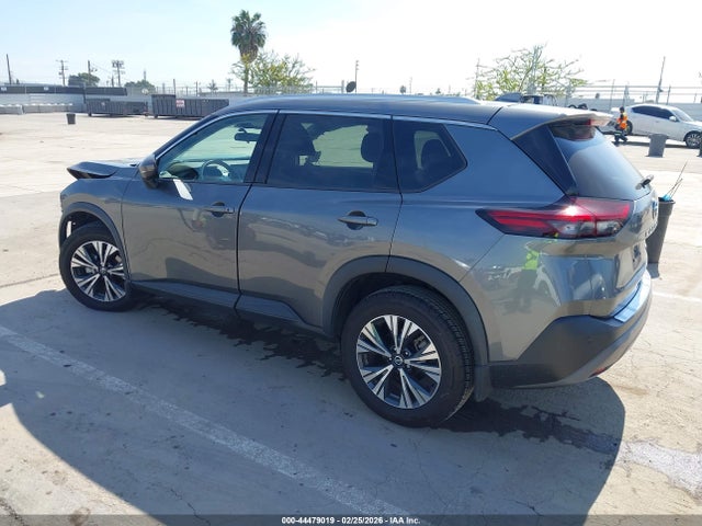 5N1AT3BA1MC789133 Nissan Rogue Sv Fwd
