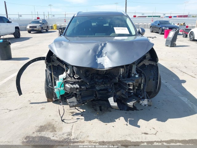 5N1AT3BA1MC789133 Nissan Rogue Sv Fwd