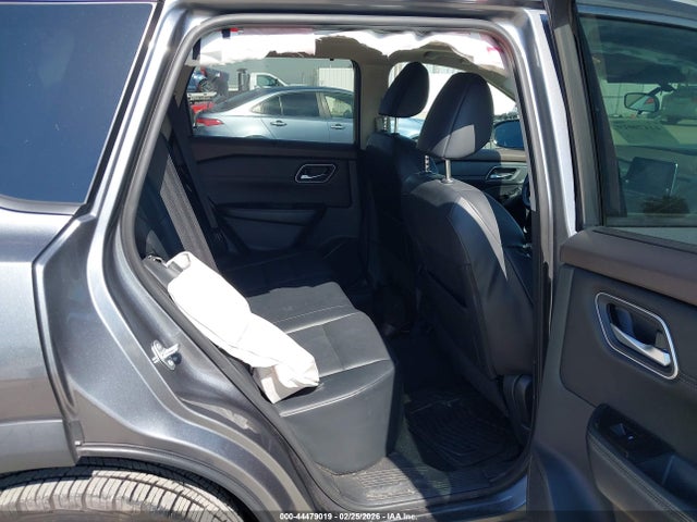 5N1AT3BA1MC789133 Nissan Rogue Sv Fwd