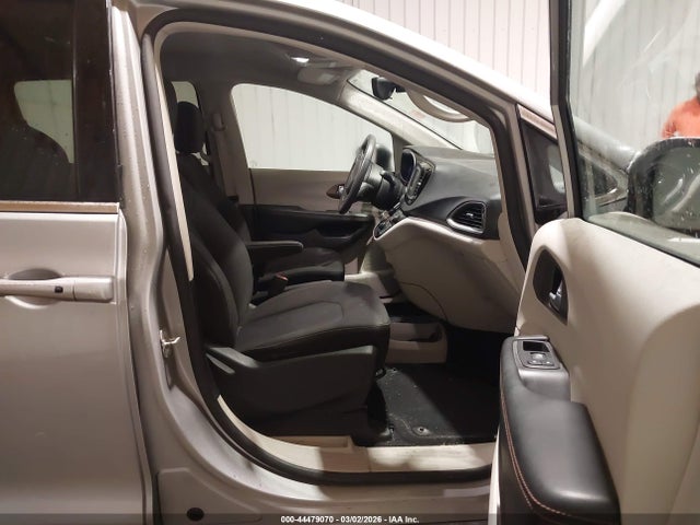 Продаж на аукціоні авто 2017 Chrysler Pacifica Touring, vin: 2C4RC1DG8HR695017, номер лоту: 44479070