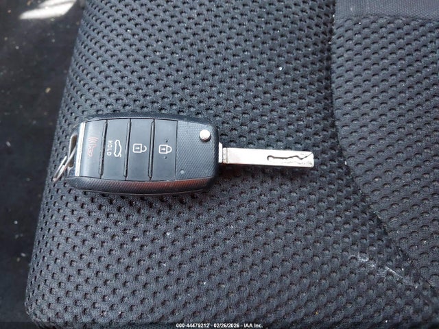 5XXGT4L36KG379817 KIA Optima Lx