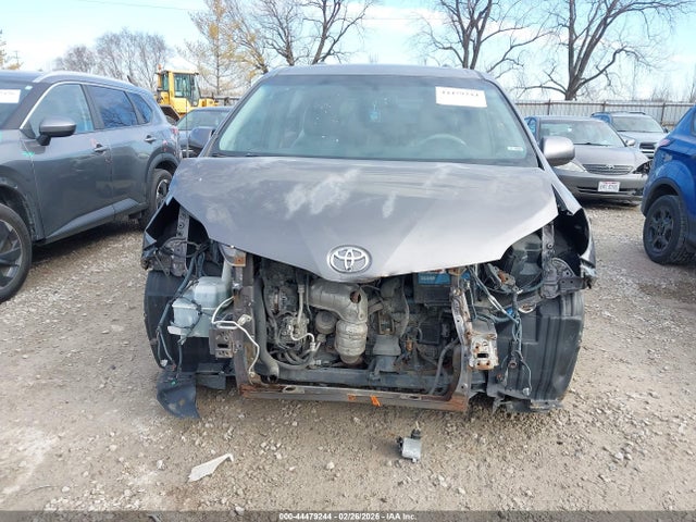 Aukcja sprzedaży 2014 Toyota Sienna Xle V6 8 Passenger, vin: 5TDYK3DC4ES430203, numer aukcji: 44479244