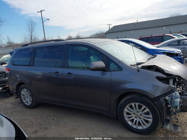 Aukcja sprzedaży 2014 Toyota Sienna Xle V6 8 Passenger, vin: 5TDYK3DC4ES430203, numer aukcji: 44479244
