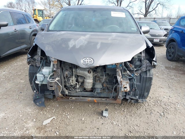 Aukcja sprzedaży 2014 Toyota Sienna Xle V6 8 Passenger, vin: 5TDYK3DC4ES430203, numer aukcji: 44479244