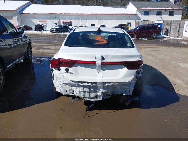 3KPF24AD6ME334995 KIA Forte Lxs