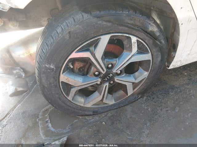 3KPF24AD6ME334995 KIA Forte Lxs