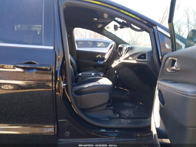 Продаж на аукціоні авто 2025 Chrysler Pacifica Select, vin: 2C4RC1BG7SR597669, номер лоту: 44479334