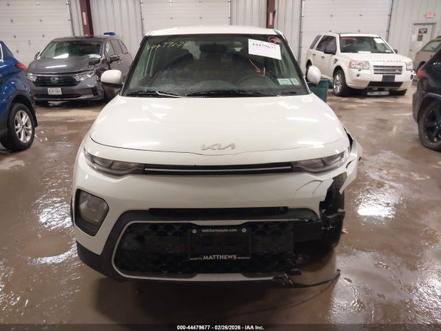 2022 Kia Soul Lx მანქანა იყიდება აუქციონზე, vin: KNDJ23AUXN7173296, აუქციონის ნომერი: 44479677