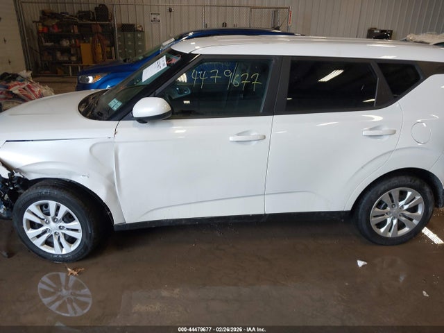 2022 Kia Soul Lx მანქანა იყიდება აუქციონზე, vin: KNDJ23AUXN7173296, აუქციონის ნომერი: 44479677