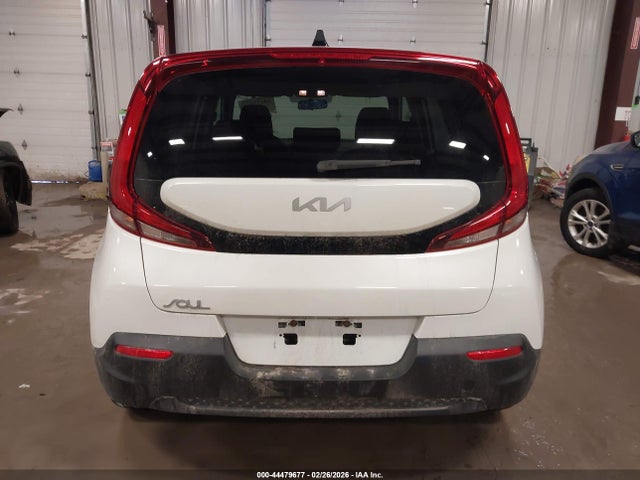 2022 Kia Soul Lx მანქანა იყიდება აუქციონზე, vin: KNDJ23AUXN7173296, აუქციონის ნომერი: 44479677