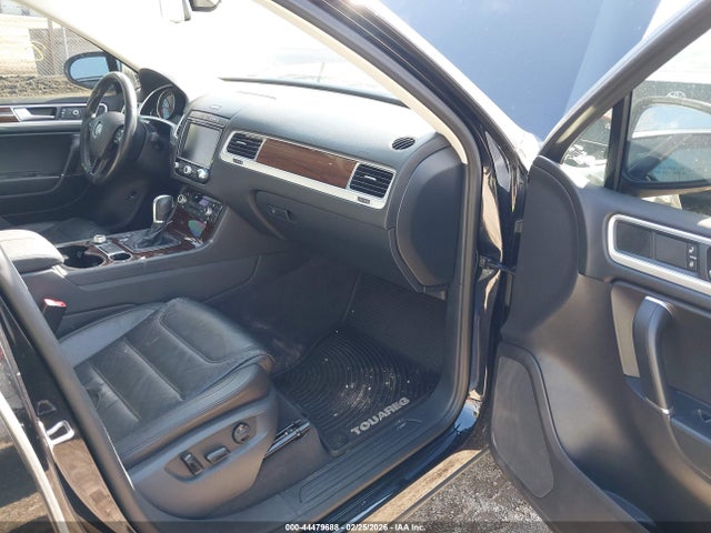 2015 VOLKSWAGEN TOUAREG WVGEF9BPXFD008185 Photo 4