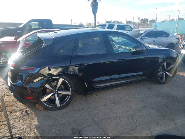 Porsche Macan T 2023 WP1AA2A55PLB10556 Image 13